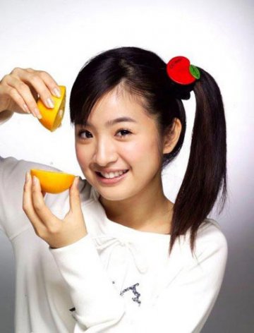 明星装嫩 发饰扮蜜糖女孩