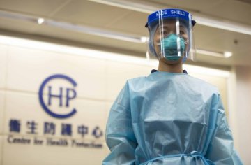香港医管局展示医护人员处理埃博拉个案的防护装备