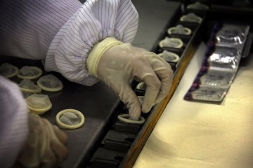 秘密探访避孕套制造工厂