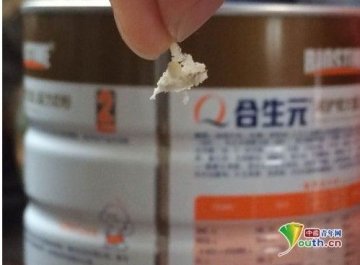 合生元奶粉被曝吃出白色虫子 厂家拒绝送检