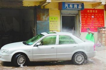 济南洗车店约九成用清水洗车 一年洗掉仨大明湖