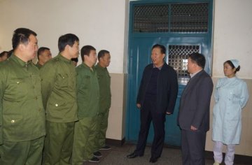 郭伯权厅长在省荣复军人第二医院检查指导工作