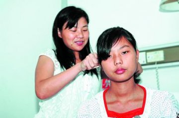 34岁母亲割肝救女手术成功