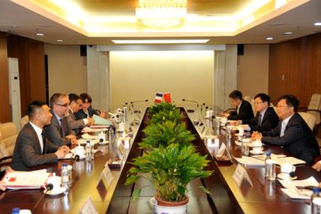 滕佳材会见法国农业、食品及林业部副部长帕特里克·德奥蒙