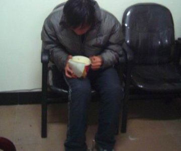 16岁少年绑架10岁男孩要钱想买自己的家
