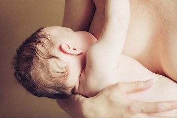 让人动容的母乳喂养温馨时刻
