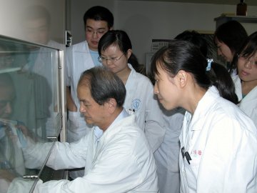 培养桃李曾尽瘁 光辉竹帛永流芳：追忆陈慰峰院士
