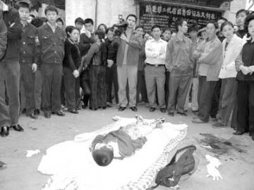 贵州一12岁小学生惨死校门 死前被女孩约走