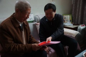 厅纪检组长刘培华到省荣复军人第二医院走访慰问离休老干部