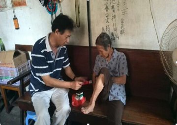 市按摩康复医院开展“七一”慰问活动