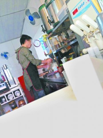 大学生奶茶店打工2个月微博发104张图片曝黑幕