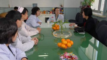 美国约翰•霍普金斯大学医学院赵玉莲博士回我校访问