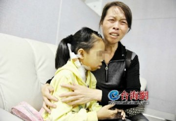 女儿患慢性肾功能衰竭 母女为省钱治病露宿街头
