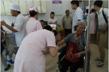 黄石爱康医院救治23名车祸伤者——救死扶伤处变不惊 众志成城尽显爱心