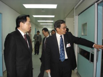 上下一心，携手奋进，共创六院美好明天--中山大学校党委郑德涛书记到中山六院指导工作