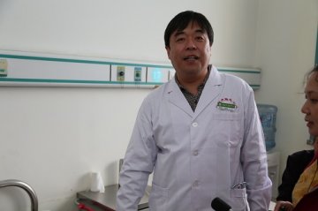 寻找身边的好医生系列报道之十三：信守四责 做人民的好医生