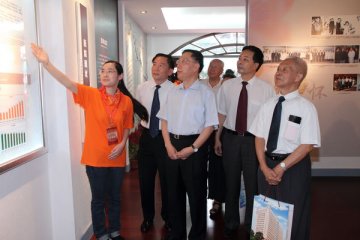 附属一院院史馆开馆仪式暨院史发行仪式隆重举行