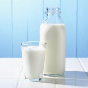 研究：一天喝三杯牛奶可以预防老年痴呆