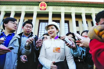 李小琳：我父亲身体很好