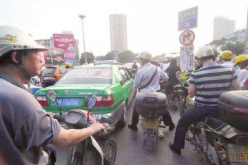 驾驶员普遍患“路怒症” 心理问题可自我调节