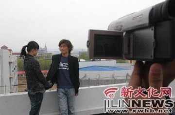 大学生自筹资金自编自演自拍艾滋病题材DV剧