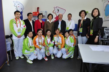 贡儿珍副市长等市委领导亲切探望中山三院场馆医疗队员