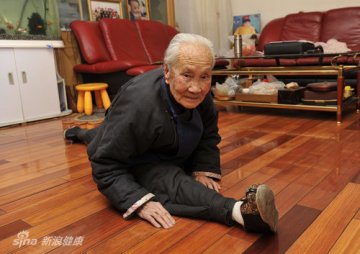 全球令人汗颜的疯狂老人