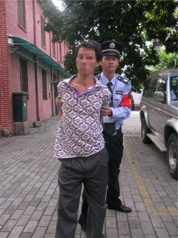 校卫队员反应快速，偷包男子再入法网