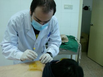 坚定的中医行者--记阿尔巴尼亚中医留学生霍查