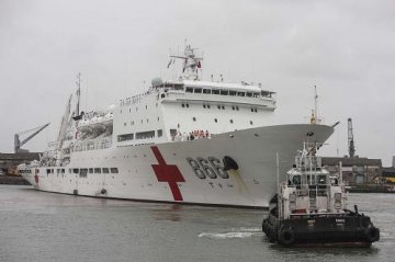 海军“和平方舟”号医院船抵印访问