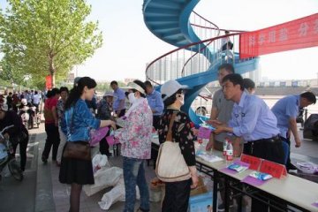 德州市疾控中心积极参加5.15全国碘缺乏病防治日宣传活动