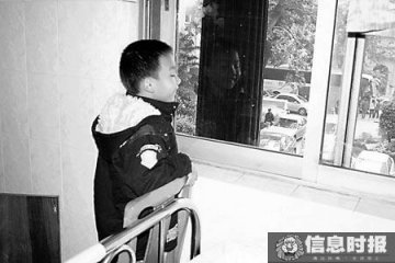 6岁男童干烧电热水壶炸伤双眼