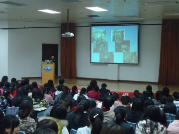 南丁格尔奖获得者陈声容护士长来我校护理学院作专题讲座