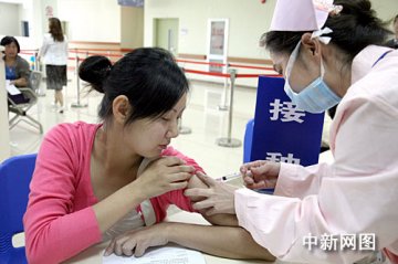 上海首批人员接种甲型H1N1流感疫苗