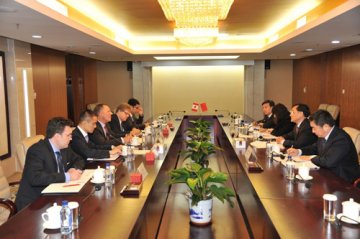 吴浈会见加拿大食品检验局局长一行