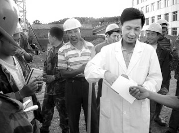 张孝伟：来自防艾一线的感动