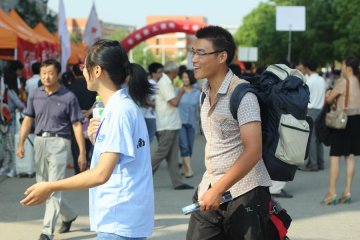 南京中医药大学喜迎2013级新生