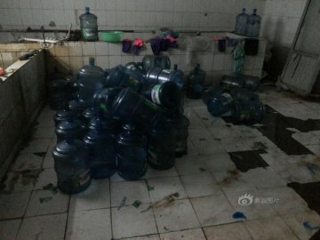 北京桶装水黑心工厂曝光