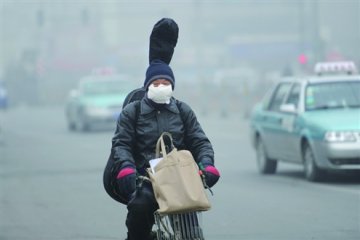 济南雾霾天气致口罩脱销 药店一天卖8千个