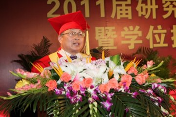 2011届博士研究生毕业典礼暨学位授予仪式隆重举行