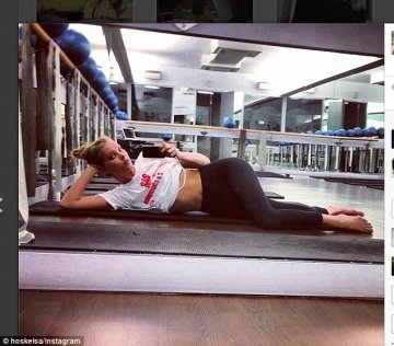 维密火辣身材超养眼 模特网晒私下训练照