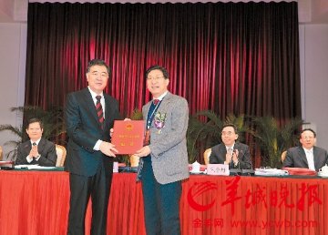 省科技奖励大会举行 肿瘤专家曾益新获突出贡献奖