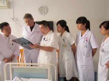 德国专家到桂林市中医医院进行学术交流