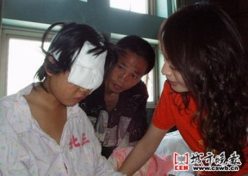 11岁女孩遭强暴被刺瞎续：手术成功重见光明