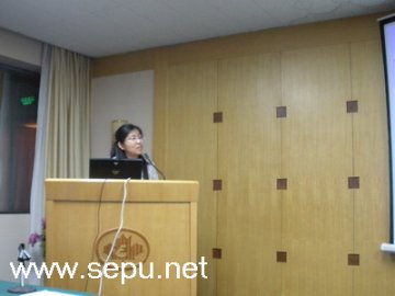 华东理工大金郁女士在第十七届全国色谱学术报告会上发表演讲