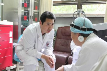 独家实拍：精神病院护士工作现场