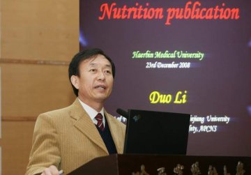 李铎教授应邀来我校作“SCI文章撰写及注意事项”专题报告