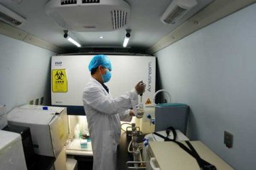 国家野外应急装备车辆给力彝良灾区