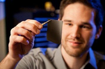 美科学家发明新型织物可用体热充电