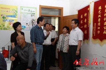 通州区人大常委会副主任罗明光、张晓燕带队调研基层医疗机构发展情况